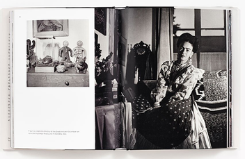 Бумажная книга «Frida Kahlo. The Gisèle Freund Photographs», автор Жерар де Кортанз - фото №7 - миниатюра