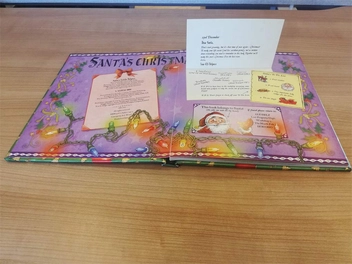 Бумажная книга «Santa's Christmas Handbook» - фото №2 - миниатюра