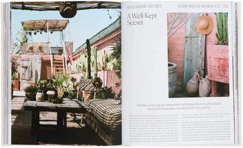 Паперова книга «Bon Voyage. Boutique Hotels for the Conscious Traveler», автор Клара Ле Форт - фото №9 - мініатюра