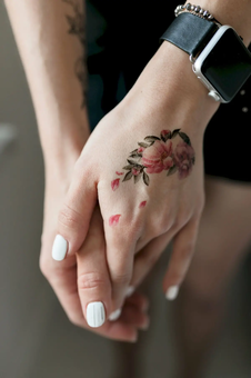 «Тимчасове тату Tattooshka Великі акварельні квіти (QC-700)», бренда Tattooshka - фото №3 - миниатюра