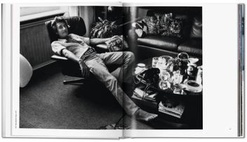 Паперова книга «Helmut Newton and Alice Springs: Us and Them» - фото №3 - мініатюра