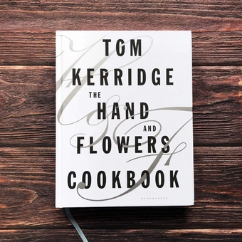 Паперова книга «The Hand and Flowers Cookbook», автор Том Керрідж - фото №2 - мініатюра