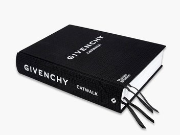 Бумажная книга «Givenchy Catwalk», авторов Александр Самсон, Андерс Кристиан Мэдсен - фото №3 - миниатюра