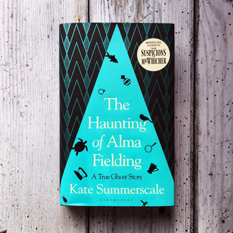 Бумажная книга «The Haunting of Alma Fielding», автор Кейт Саммерскейл - фото №2 - миниатюра