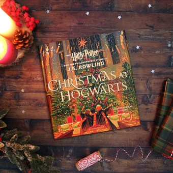 Бумажная книга «Christmas at Hogwarts», автор Джоан Роулинг - фото №4 - миниатюра