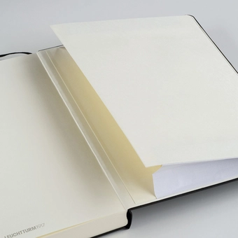  «Записная книжка Leuchtturm1917 Master Slim A4+ в точку песочная (354754)», бренда Leuchtturm1917 - фото №4 - миниатюра