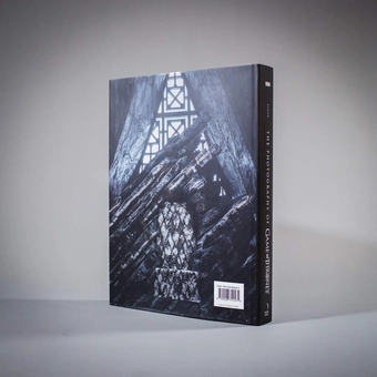Бумажная книга «The Photography of Game of Thrones», авторов Майкл Когге, Хелен Слоан - фото №4 - миниатюра