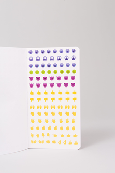Бумажная книга «My Life in Emoticons. A Journal» - фото №7 - миниатюра