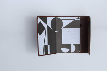 Паперова книга «NIV Pocket Brown Soft-tone Bible with Clasp» - фото №2 - мініатюра