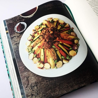 Бумажная книга «Feast: Food of the Islamic World», автор Анисса Хэлоу - фото №6 - миниатюра