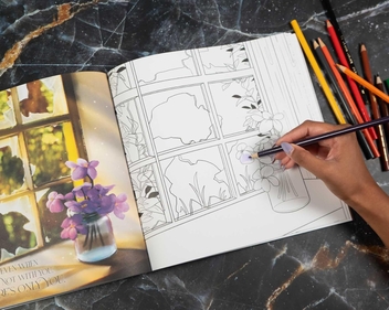 Паперова книга «Fourth Wing: The Official Coloring Book», автор Ребекка Яррос - фото №3 - мініатюра