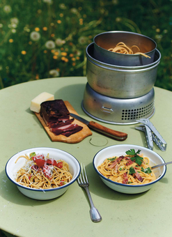Бумажная книга «The Great Outdoors. 120 Recipes for Adventure Cooking» - фото №3 - миниатюра