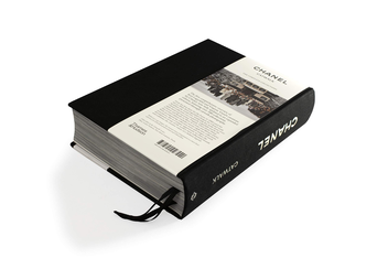 Бумажная книга «Chanel Catwalk. The Complete Collections», авторов Патрик Мориес, Аделия Сабатини - фото №2 - миниатюра