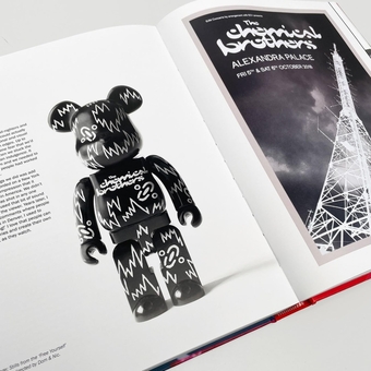 Паперова книга «Paused in Cosmic Reflection» - фото №3 - мініатюра