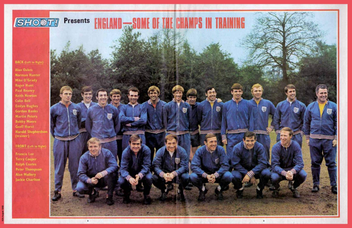Бумажная книга «50 Years of Shoot! : Nostalgic gems from the top teenage footy mag», автор Крис Уоддл - фото №2 - миниатюра
