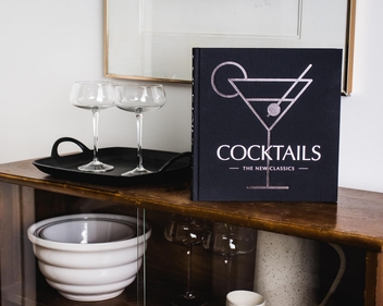 Паперова книга «Cocktails. The New Classics» - фото №3 - мініатюра
