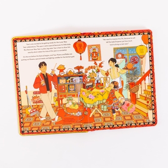 Бумажная книга «The Lucky Red Envelope. A lift-the-flap Lunar New Year Celebration», автор Викки Чжан - фото №4 - миниатюра