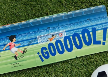 Бумажная книга «¡GOOOOL!, ¡GOOOOL!: A Soccer Book for Kids», авторов Херардо Гильен, Майк Альфаро - фото №2 - миниатюра