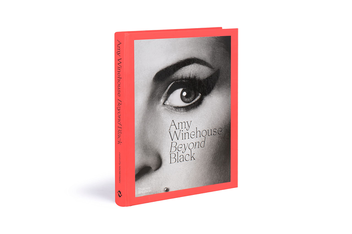 Бумажная книга «Amy Winehouse. Beyond Black», автор Наоми Пэрри - фото №7 - миниатюра