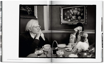 Бумажная книга «Annie Leibovitz. The Early Years, 1970-1983», авторов Люк Санте, Ян Веннер - фото №5 - миниатюра