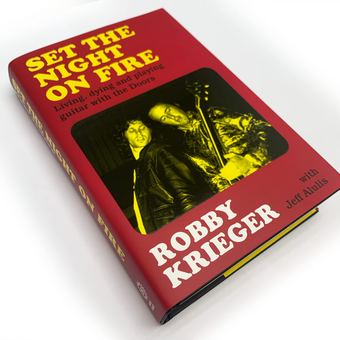 Паперова книга «Set the Night on Fire. Living, Dying and Playing Guitar with the Doors», автор Роббі Крігер - фото №3 - мініатюра