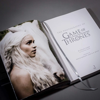 Бумажная книга «The Photography of Game of Thrones», авторов Майкл Когге, Хелен Слоан - фото №5 - миниатюра