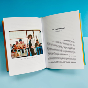 Бумажная книга «Looking to Sea. Britain Through the Eyes of its Artists», автор Лили ле Бран - фото №7 - миниатюра