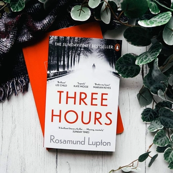 Паперова книга «Three Hours», автор Розамунд Лаптон - фото №4 - мініатюра