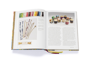 Бумажная книга «Silk. Fibre, Fabric and Fashion » - фото №2 - миниатюра