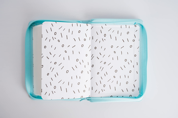 Бумажная книга «NIV Pocket Mint Soft-tone Bible with Zip» - фото №2 - миниатюра