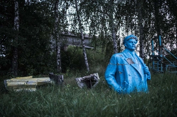 Паперова книга «Looking for Lenin», авторів Нільс Акерман, Себаст'ян Гоберт - фото №4 - мініатюра