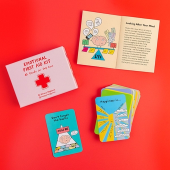 Бумажная книга «Emotional First Aid Kit», автор Эмма Хепберн - фото №2 - миниатюра