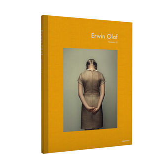 Бумажная книга «Erwin Olaf. Volume II», автор Фрэнсис Ходжсон - фото №2 - миниатюра