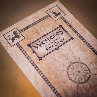 Бумажная книга «A Song Of Ice And Fire. 7 Book Collectable Box Set With Westeros And Free Cities Poster Map», автор Джордж Р. Р. Мартин - фото №5 - миниатюра