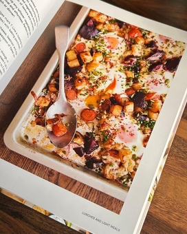Paper book «Family: Simple, healthy recipes for everyone», author Claudine Boulstridge - фото №3 - миниатюра