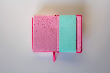 Паперова книга «NIV Pocket Fluffy Pink Bible» - фото №7 - мініатюра