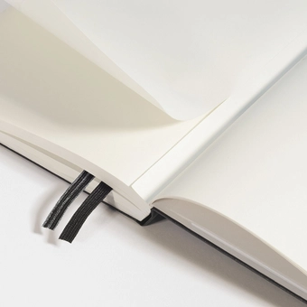  «Записная книжка Leuchtturm1917 Master Slim A4+ в точку синяя (354758)», бренда Leuchtturm1917 - фото №7 - миниатюра