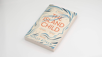 Бумажная книга «The Island Child», автор Молли Эйткен - фото №4 - миниатюра