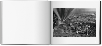 Бумажная книга «Sebastião Salgado. Kuwait, A Desert on Fire», автор Себастьян Сальгадо - фото №6 - миниатюра