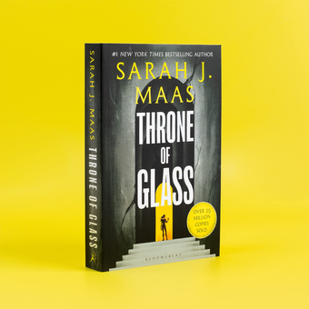 Бумажная книга «Throne of Glass», автор Сара Дж. Маас - фото №2 - миниатюра