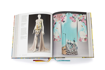 Бумажная книга «Silk. Fibre, Fabric and Fashion » - фото №3 - миниатюра