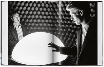 Бумажная книга «David Bowie. The Man Who Fell to Earth», автор Пол Дункан - фото №4 - миниатюра