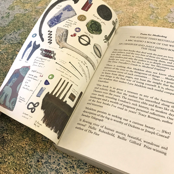 Бумажная книга «Mudlarking», автор Лара Майклем - фото №2 - миниатюра