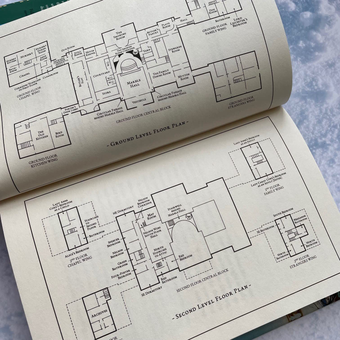 Бумажная книга «A Haunting at Holkham», автор Энн Гленконнер - фото №4 - миниатюра