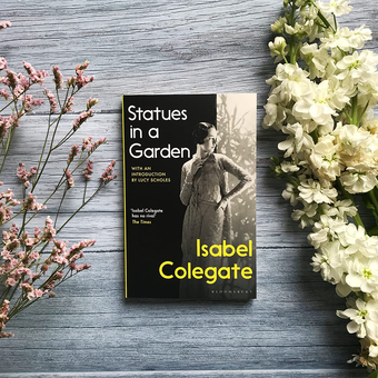 Паперова книга «Statues in a Garden», автор Ізабель Колгейт - фото №2 - мініатюра
