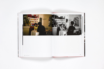 Паперова книга «Joel Meyerowitz. Where I Find Myself. A Lifetime Retrospective», автор Джоел Мейеровіц - фото №9 - мініатюра