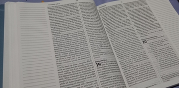 Паперова книга «Holy Bible» - фото №5 - мініатюра