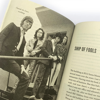 Паперова книга «Set the Night on Fire. Living, Dying and Playing Guitar with the Doors», автор Роббі Крігер - фото №4 - мініатюра