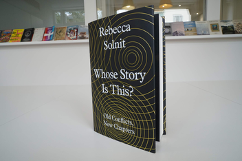 Бумажная книга «Whose Story Is This?», автор Ребекка Солнит - фото №6 - миниатюра