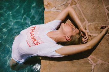 Паперова книга «#SendNudes» - фото №2 - мініатюра